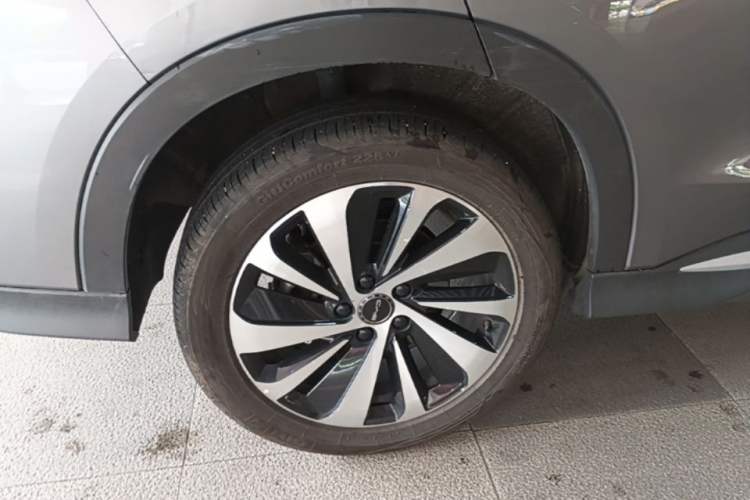 Used BYD Song PLUS New Energy 2023 Champion Edition DM-i 150KM Flagship PLUS Right Rear Wheel Hub