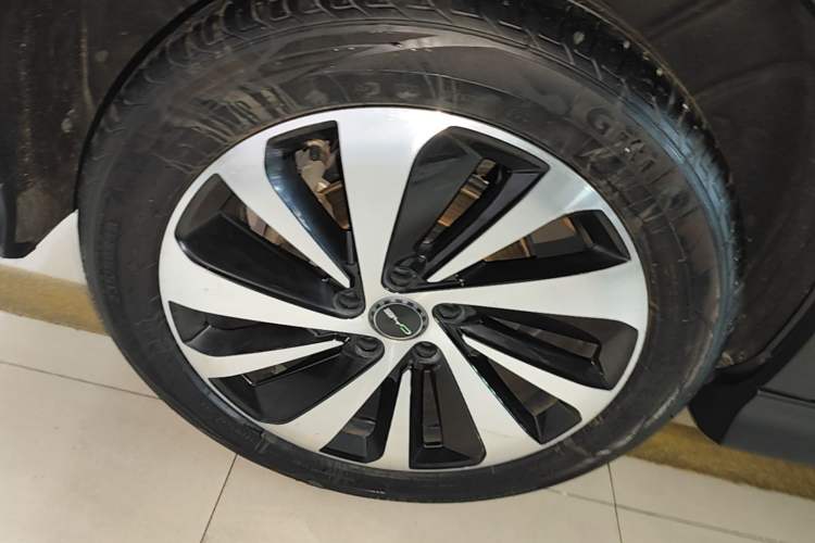 Used BYD Song PLUS New Energy 2023 Champion Edition DM-i 110KM Flagship Model Right Rear Wheel Hub