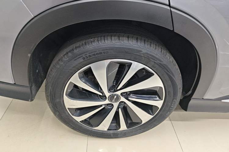 Used BYD Song PLUS New Energy 2023 Champion Edition DM-i 110KM Flagship Model Right Rear Wheel Hub
