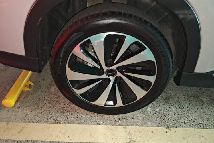 Used BYD Song PLUS New Energy 2023 Champion Edition DM-i 110KM Flagship Model Right Rear Wheel Hub