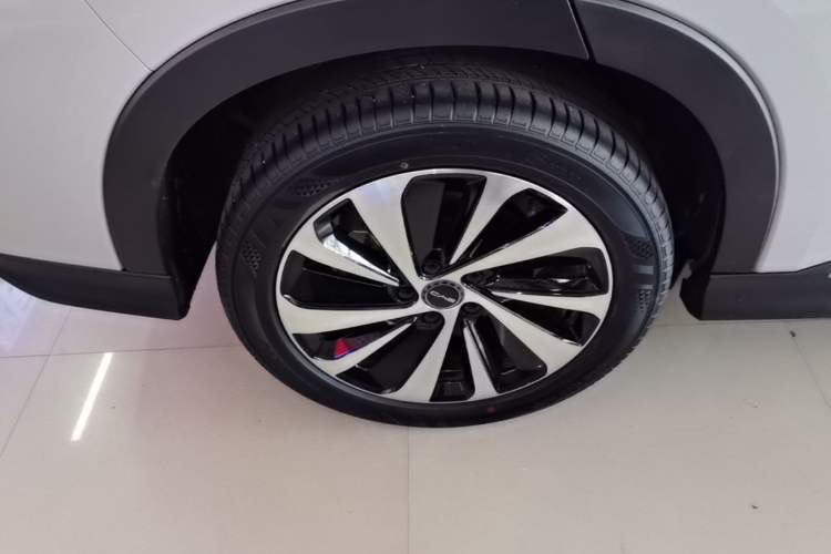 Used BYD Song PLUS New Energy 2023 Champion Edition DM-i 110KM Flagship PLUS Right Rear Wheel Hub
