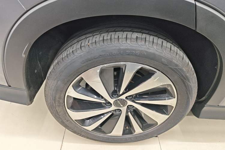 Used BYD Song PLUS New Energy 2023 Champion Edition DM-i 110KM Flagship Model Right Rear Wheel Hub