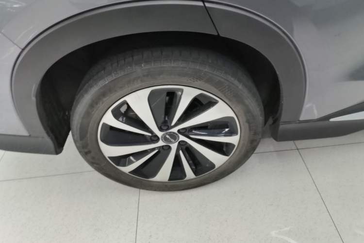 Used BYD Song PLUS New Energy 2023 Champion Edition DM-i 110KM Flagship PLUS Right Rear Wheel Hub