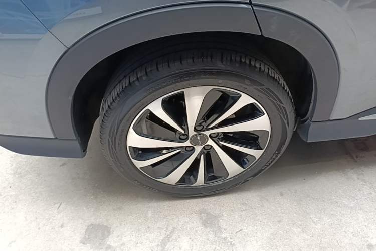 Used BYD Song PLUS New Energy 2023 Champion Edition DM-i 150KM Flagship PLUS Right Rear Wheel Hub