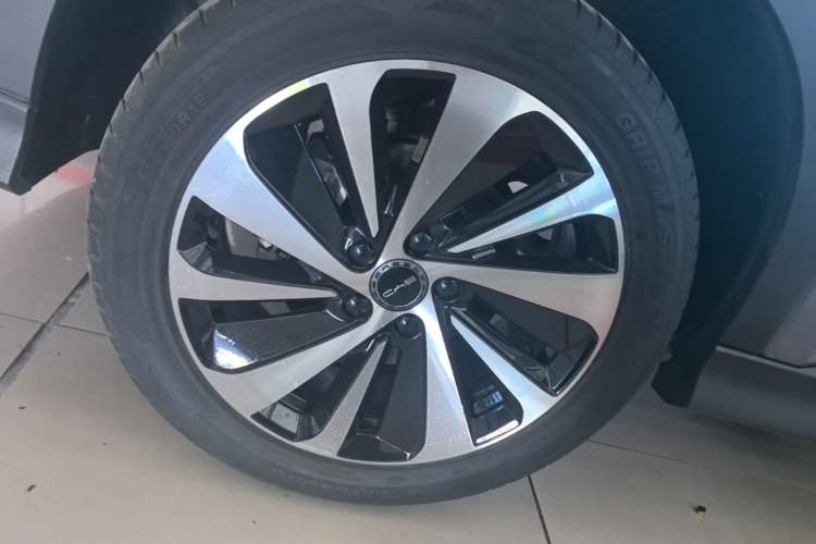 Used BYD Song PLUS New Energy 2023 Champion Edition DM-i 110KM Flagship PLUS Right Rear Wheel Hub