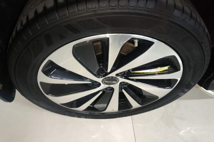 Used BYD Song PLUS New Energy 2023 Champion Edition DM-i 110KM Flagship PLUS Right Rear Wheel Hub