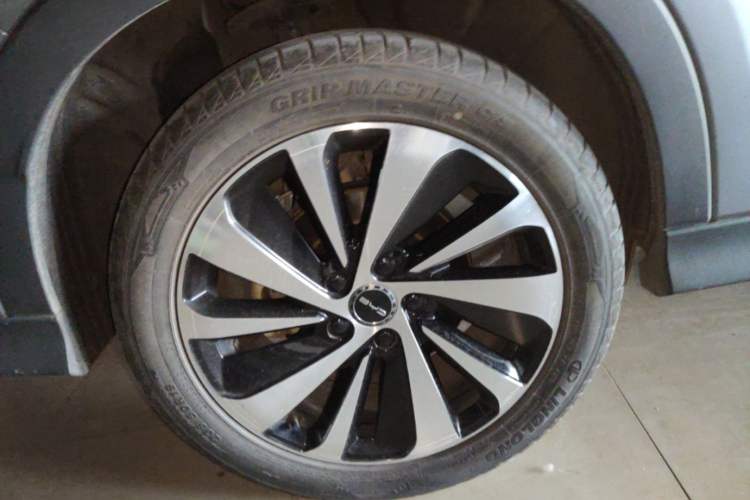 Used BYD Song PLUS New Energy 2023 Champion Edition DM-i 110KM Flagship Model Right Rear Wheel Hub