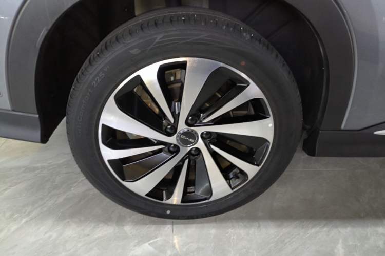 Used BYD Song PLUS New Energy 2023 Champion Edition EV 605KM Flagship PLUS Right Rear Wheel Hub