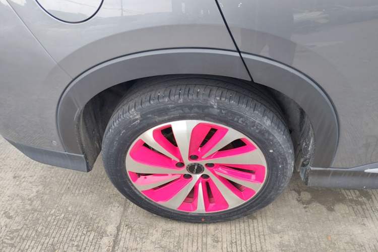 Used BYD Song PLUS New Energy 2023 Champion Edition EV 605KM Flagship PLUS Right Rear Wheel Hub