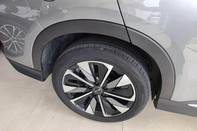 Used BYD Song PLUS New Energy 2023 Champion Edition EV 520KM Flagship Model Right Rear Wheel Hub
