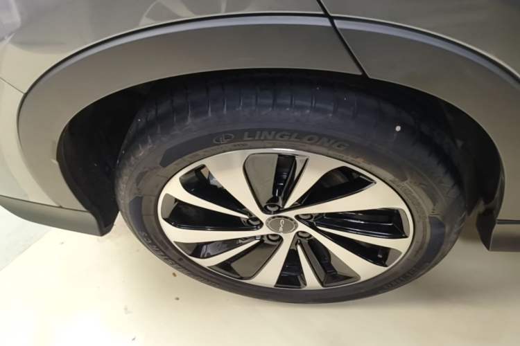 Used BYD Song PLUS New Energy 2023 Champion Edition DM-i 110KM Flagship Model Right Rear Wheel Hub