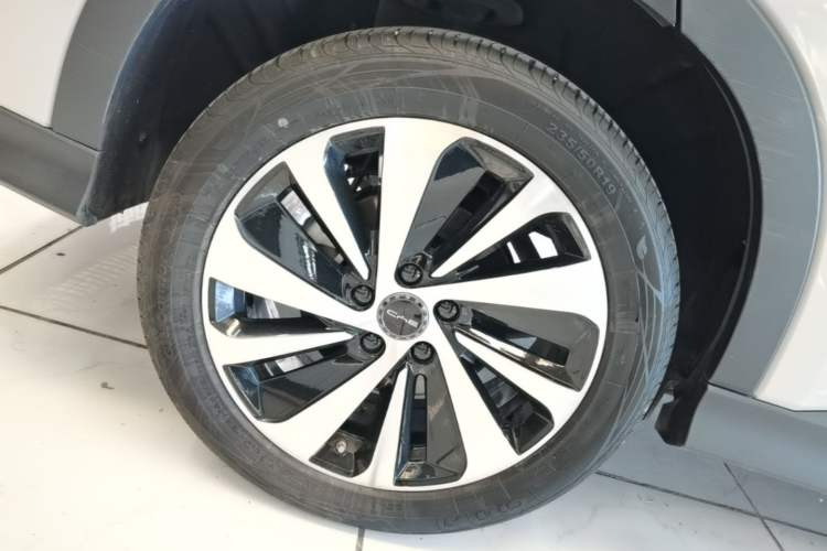 Used BYD Song PLUS New Energy 2023 Champion Edition DM-i 150KM Flagship PLUS Right Rear Wheel Hub