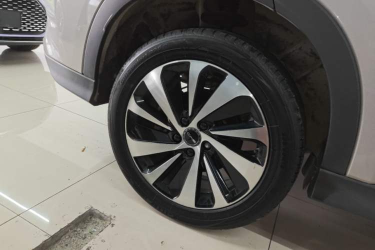 Used BYD Song PLUS New Energy 2023 Champion Edition DM-i 150KM Flagship PLUS Right Rear Wheel Hub