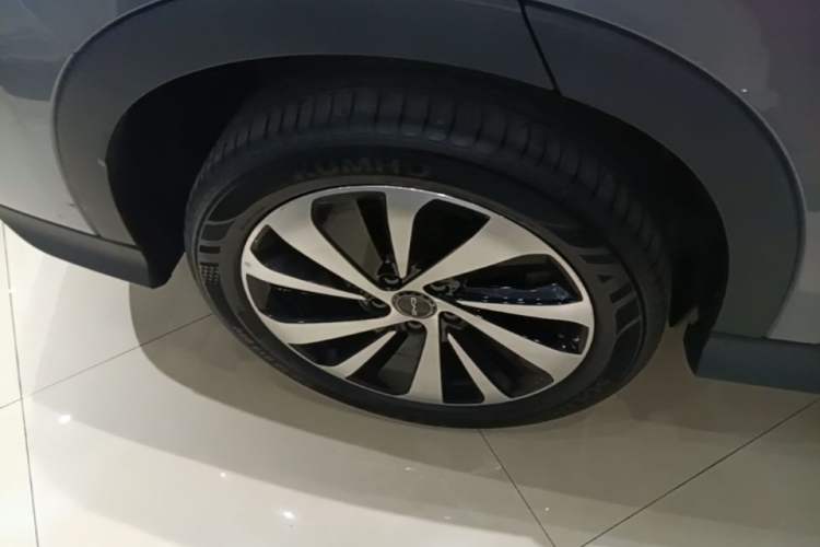 Used BYD Song PLUS New Energy 2023 Champion Edition DM-i 110KM Flagship PLUS Right Rear Wheel Hub