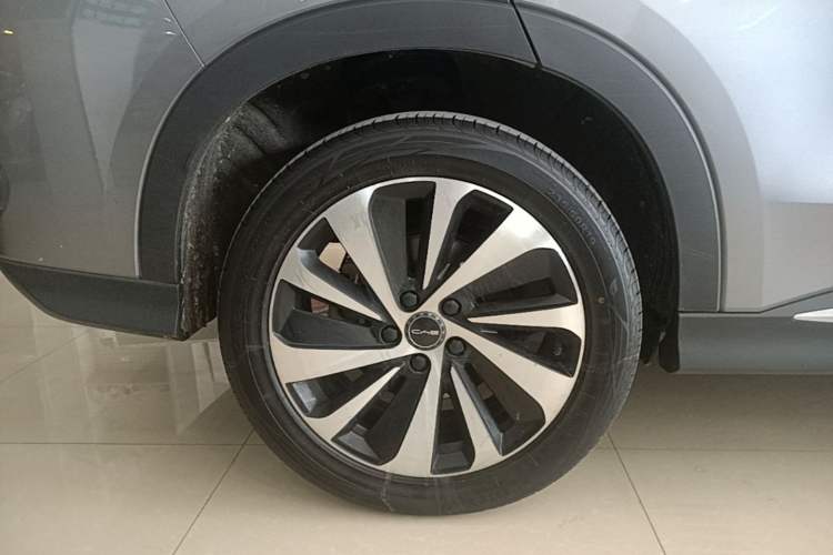 Used BYD Song PLUS New Energy 2023 Champion Edition EV 520KM Luxury Model Right Rear Wheel Hub