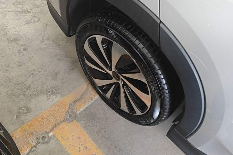 Used BYD Song PLUS New Energy 2023 Champion Edition DM-i 110KM Flagship Model Right Rear Wheel Hub