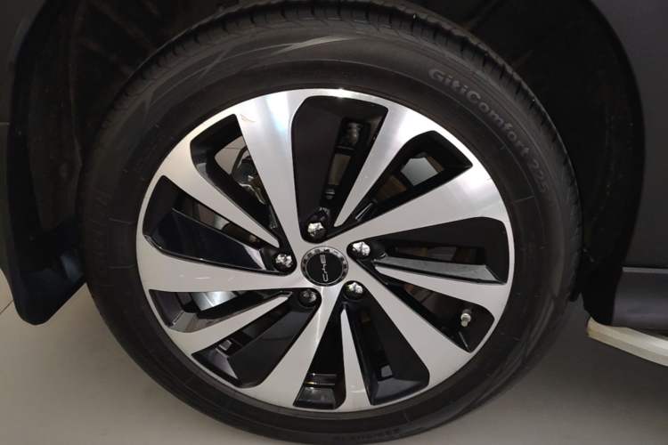 Used BYD Song PLUS New Energy 2023 Champion Edition DM-i 150KM Flagship PLUS Right Rear Wheel Hub