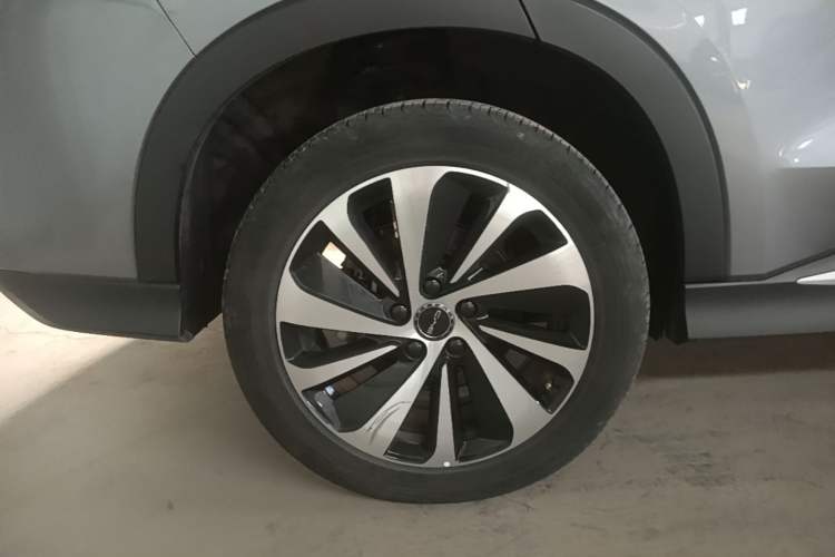 Used BYD Song PLUS New Energy 2023 Champion Edition EV 520KM Prestige Model Right Rear Wheel Hub