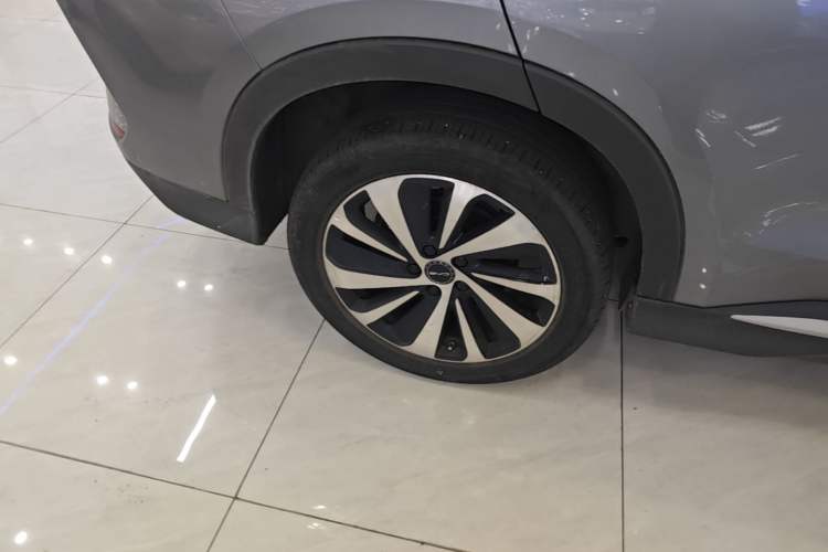Used BYD Song PLUS New Energy 2023 Champion Edition EV 520KM Luxury Model Right Rear Wheel Hub