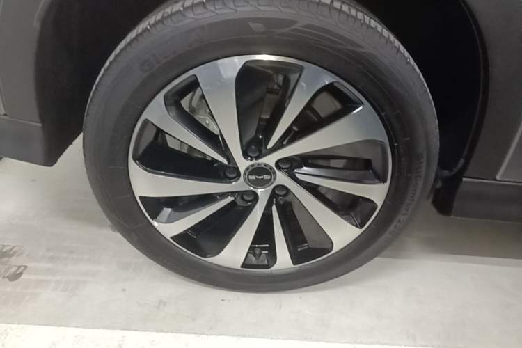 Used BYD Song PLUS New Energy 2023 Champion Edition DM-i 150KM Flagship PLUS Right Rear Wheel Hub