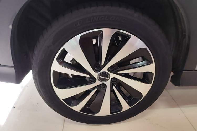 Used BYD Song PLUS New Energy 2023 Champion Edition DM-i 110KM Flagship Model Right Rear Wheel Hub