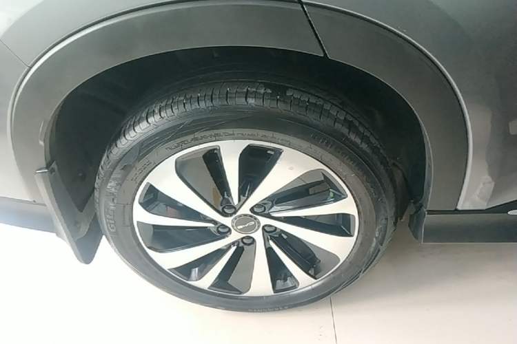 Used BYD Song PLUS New Energy 2023 Champion Edition DM-i 150KM Flagship PLUS Right Rear Wheel Hub