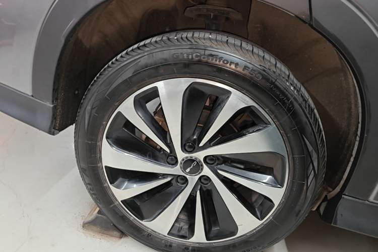 Used BYD Song PLUS New Energy 2023 Champion Edition EV 520KM Flagship Model Right Rear Wheel Hub