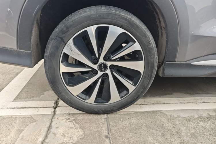 Used BYD Song PLUS New Energy 2023 Champion Edition DM-i 110KM Flagship Model Right Rear Wheel Hub