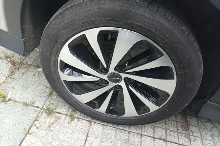 Used BYD Song PLUS New Energy 2023 Champion Edition EV 520KM Flagship Model Right Rear Wheel Hub