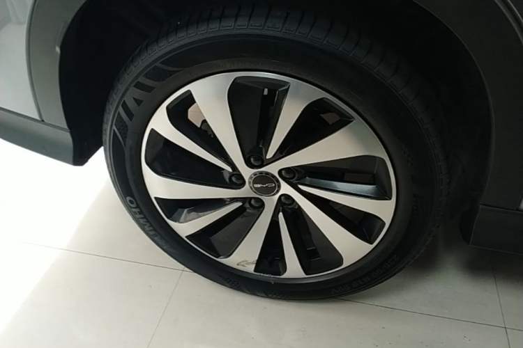 Used BYD Song PLUS New Energy 2023 Champion Edition DM-i 110KM Flagship PLUS Right Rear Wheel Hub