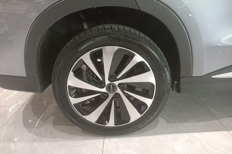 Used BYD Song PLUS New Energy 2023 Champion Edition EV 520KM Prestige Model Right Rear Wheel Hub