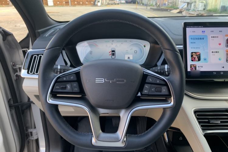 Used BYD Song PLUS New Energy 2023 Champion Edition EV 520KM Flagship Model Steering Wheel