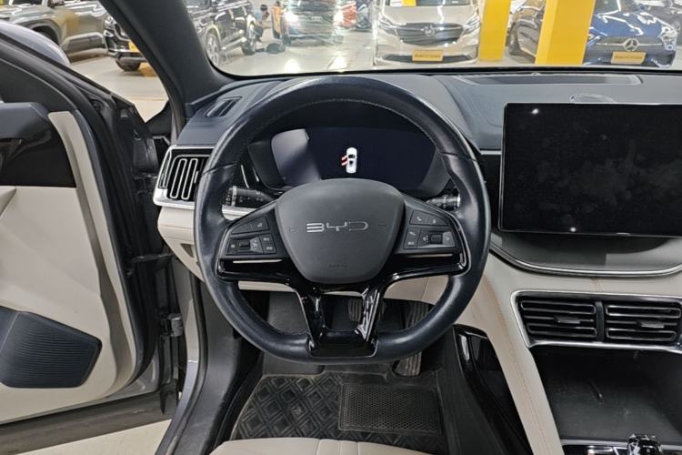 Used BYD Song PLUS New Energy 2023 Champion Edition EV 520KM Luxury Model Steering Wheel