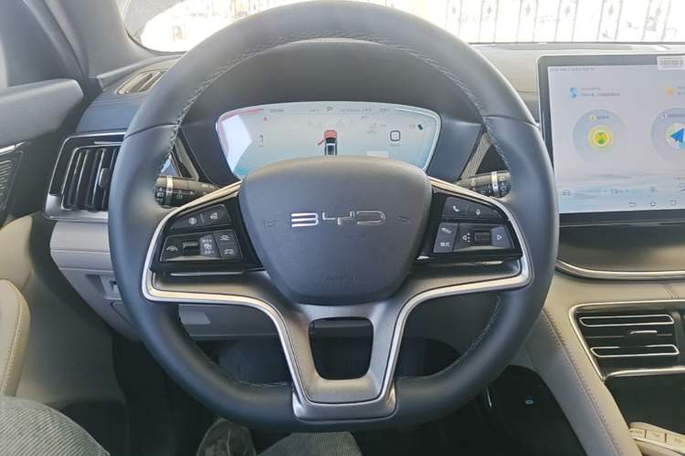 Used BYD Song PLUS New Energy 2023 Champion Edition DM-i 110KM Flagship PLUS Steering Wheel