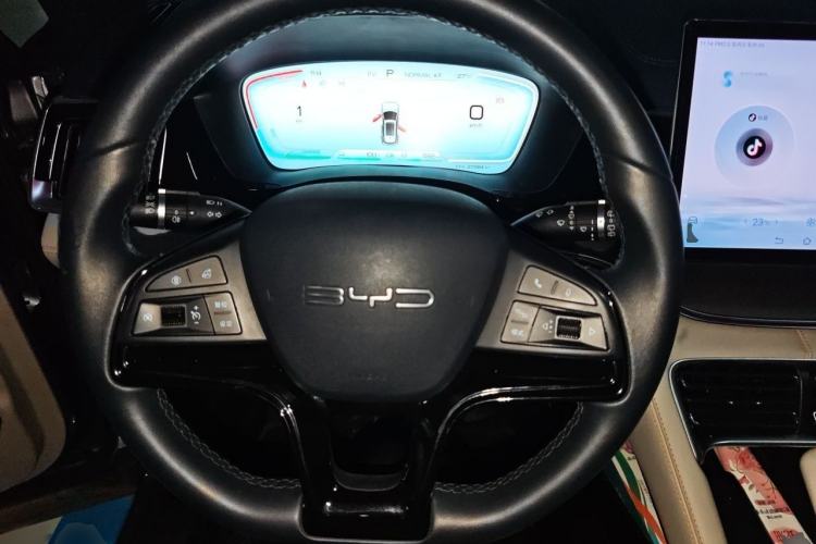 Used BYD Song PLUS New Energy 2023 Champion Edition DM-i 110KM Flagship Model Steering Wheel