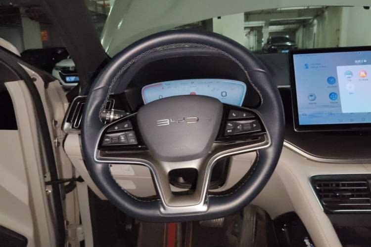 Used BYD Song PLUS New Energy 2023 Champion Edition EV 520KM Flagship Model Steering Wheel