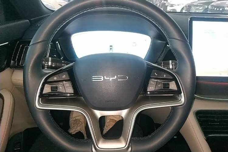 Used BYD Song PLUS New Energy 2023 Champion Edition DM-i 150KM Flagship PLUS Steering Wheel