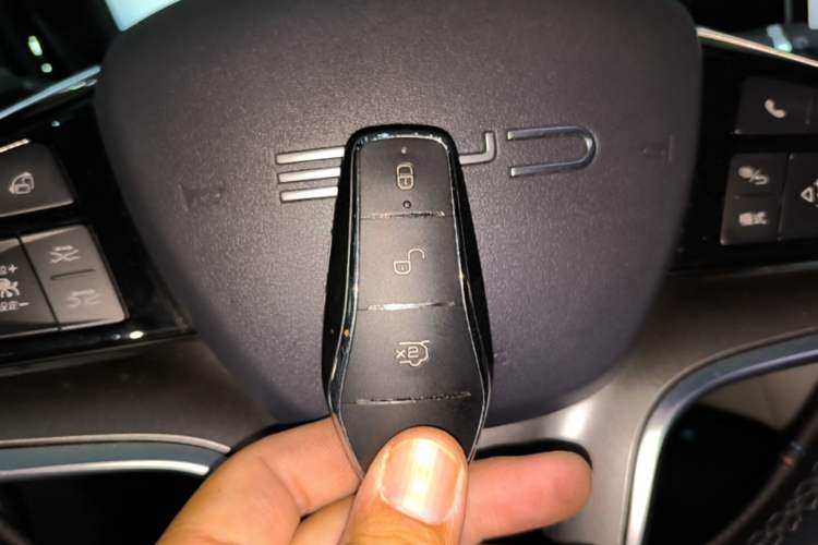 Used BYD Song PLUS New Energy 2023 Champion Edition EV 605KM Flagship PLUS Vehicle Key