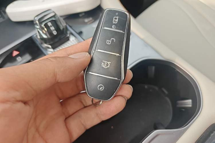 Used BYD Song PLUS New Energy 2023 Champion Edition EV 520KM Prestige Model Vehicle Key