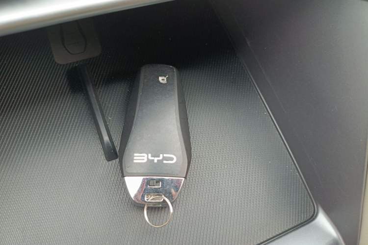 Used BYD Song PLUS New Energy 2023 Champion Edition DM-i 110KM Flagship PLUS Vehicle Key