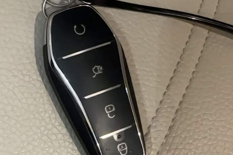 Used BYD Song PLUS New Energy 2023 Champion Edition DM-i 110KM Flagship Model Vehicle Key