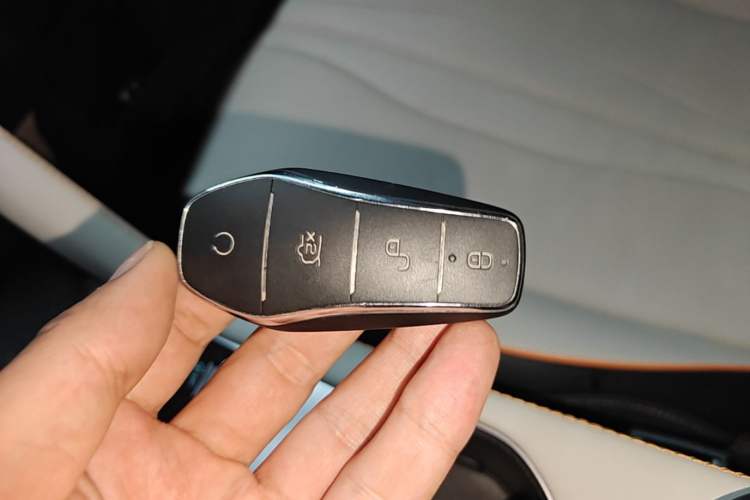 Used BYD Song PLUS New Energy 2023 Champion Edition EV 520KM Flagship Model Vehicle Key