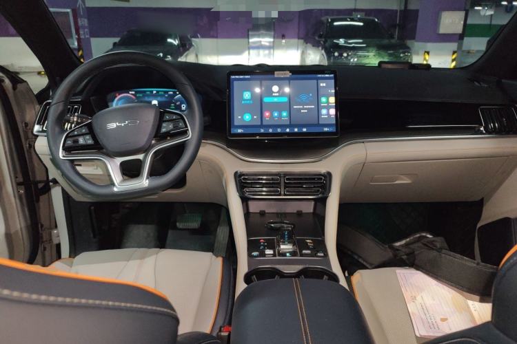 Used BYD Song PLUS New Energy 2023 Champion Edition DM-i 110KM Flagship PLUS Center Console
