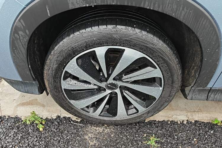Used BYD Song PLUS New Energy 2023 Champion Edition DM-i 110KM Flagship Model Left Front Wheel Hub