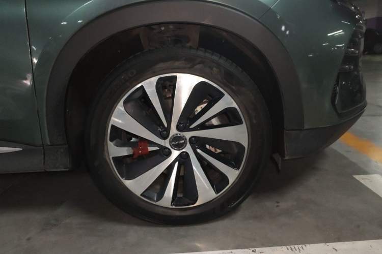 Used BYD Song PLUS New Energy 2023 Champion Edition DM-i 110KM Flagship PLUS Right Front Wheel Hub