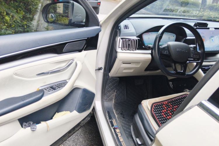 Used BYD Song PLUS New Energy 2023 Champion Edition EV 520KM Luxury Model Driver Seat