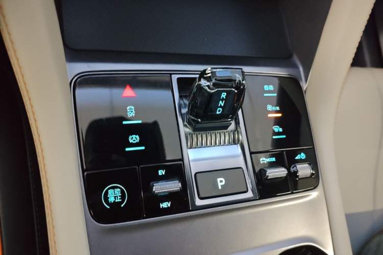 Used BYD Song PLUS New Energy 2023 Champion Edition DM-i 110KM Flagship Model Gear Lever