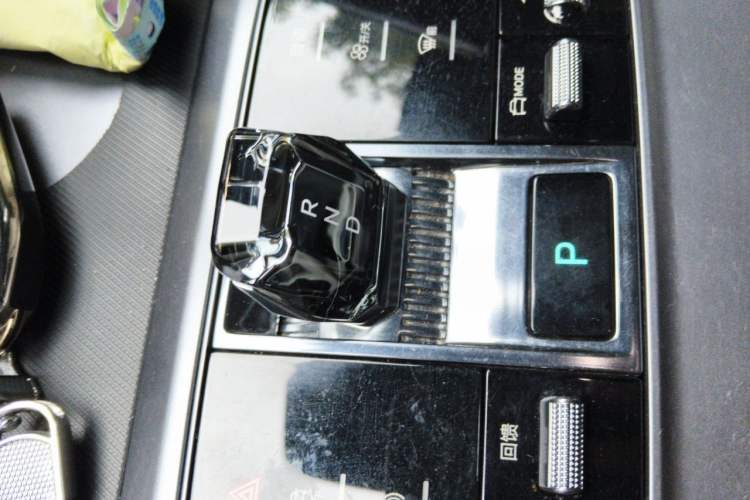 Used BYD Song PLUS New Energy 2023 Champion Edition EV 520KM Luxury Model Gear Lever