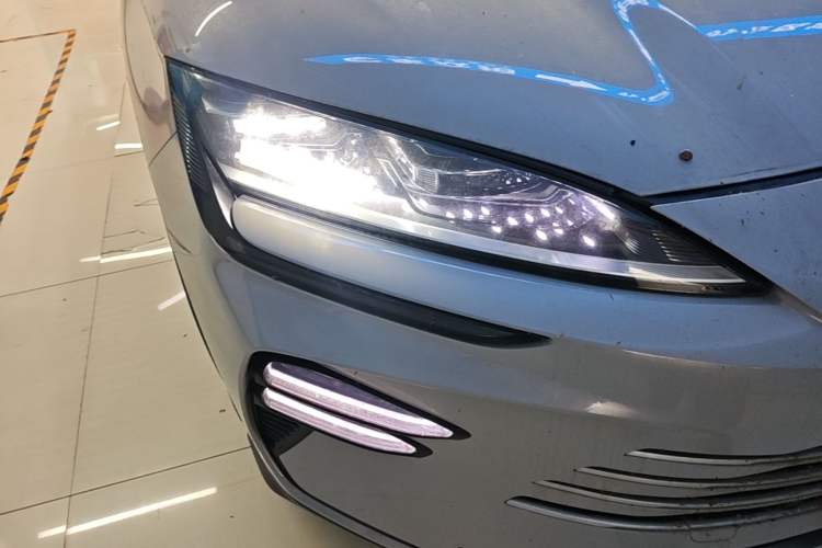 Used BYD Song PLUS New Energy 2023 Champion Edition DM-i 110KM Flagship Model Right Front Headlight