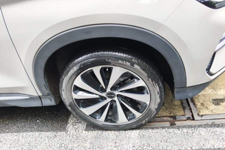 Used BYD Song PLUS New Energy 2023 Champion Edition EV 520KM Luxury Model Right Front Wheel Hub